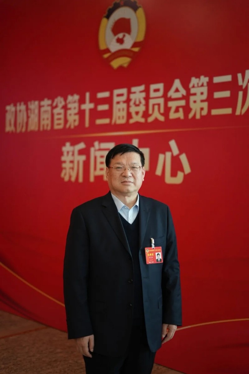 兩會(huì)供銷(xiāo)之聲丨周重旺：產(chǎn)業(yè)先行，以農(nóng)業(yè)經(jīng)營(yíng)主體的發(fā)展助力鄉(xiāng)村振興