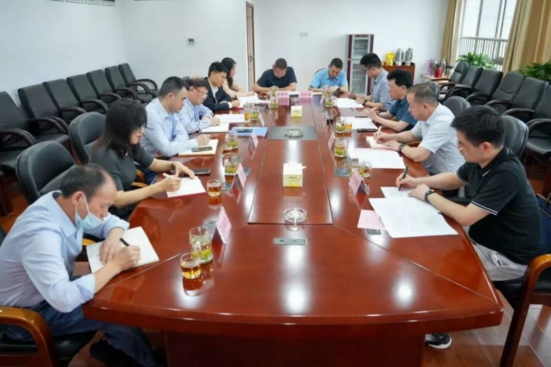 湖南省供銷(xiāo)合作總社黨組書(shū)記、理事會(huì)主任周曉理調(diào)研公司并主持召開(kāi)座談會(huì)